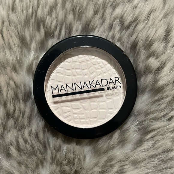✨ Manna Kadar HD Perfecting Powder - Picture 1 of 3